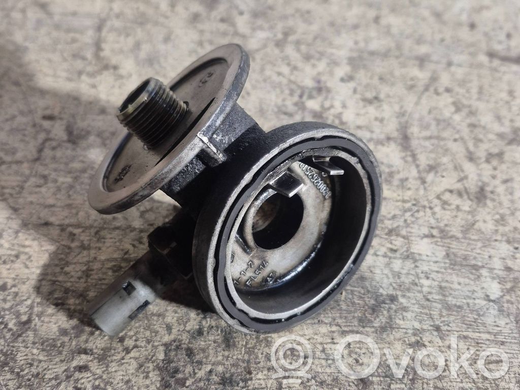 Renault Megane II Oil filter mounting bracket 