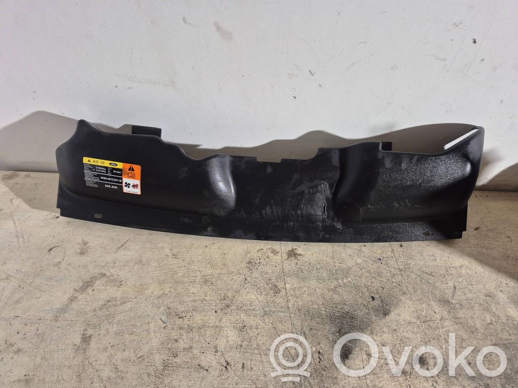 Ford Focus Radiatoru dekoratīvā apdare 