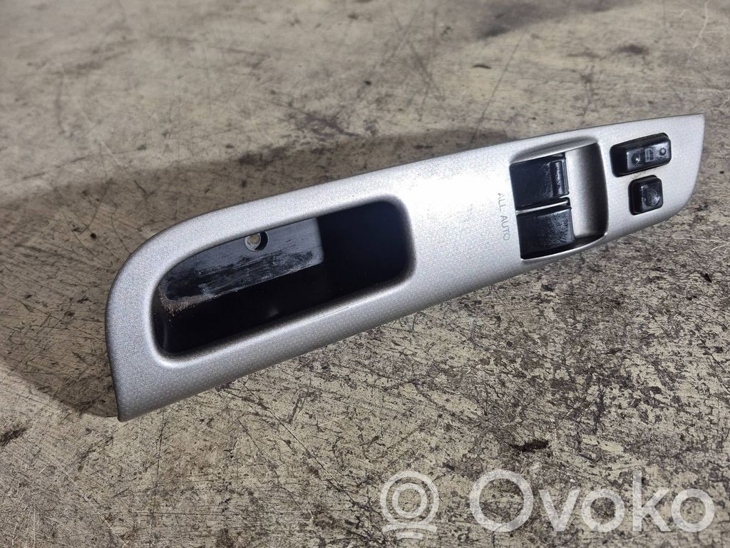 Toyota Corolla Verso E121 Electric window control switch 
