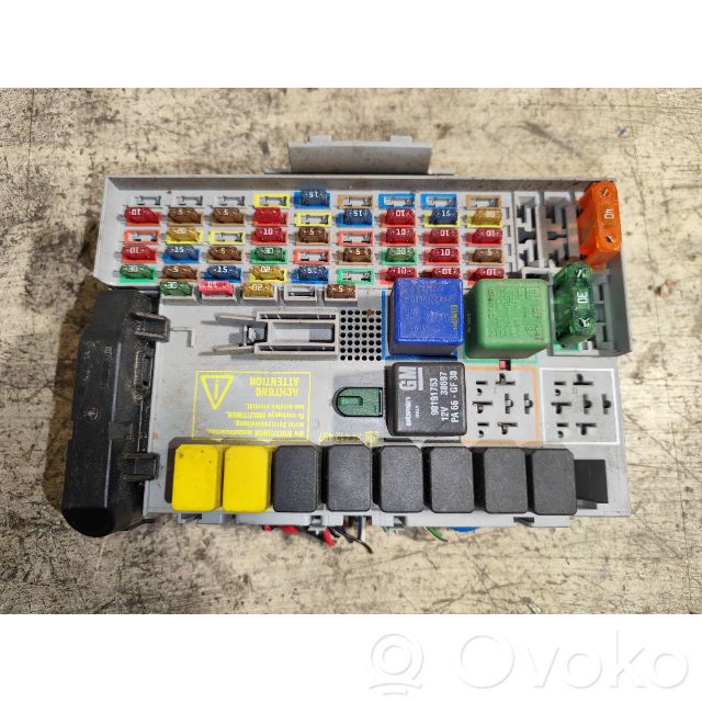 Opel Zafira A Juego de caja de fusibles 