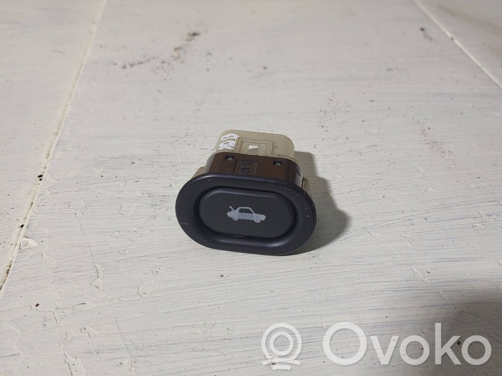 Tailgate opening switch   4733440,156796