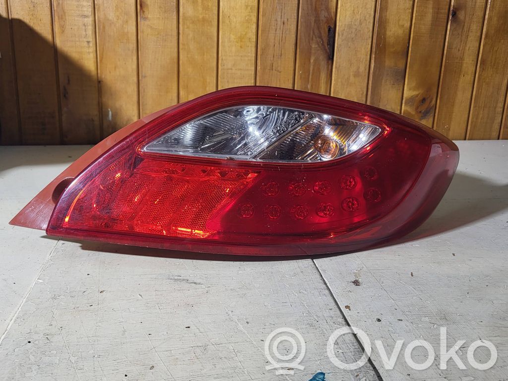 Mazda 2 Galinis žibintas kėbule 