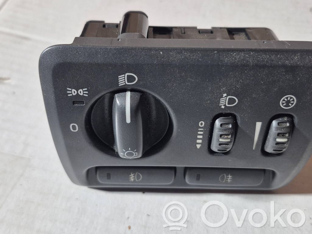 Light switch   9441233