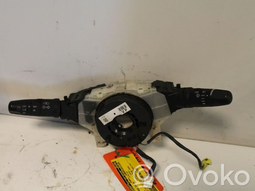 Boutons / interrupteurs volant   25560AV720,25560AV720
