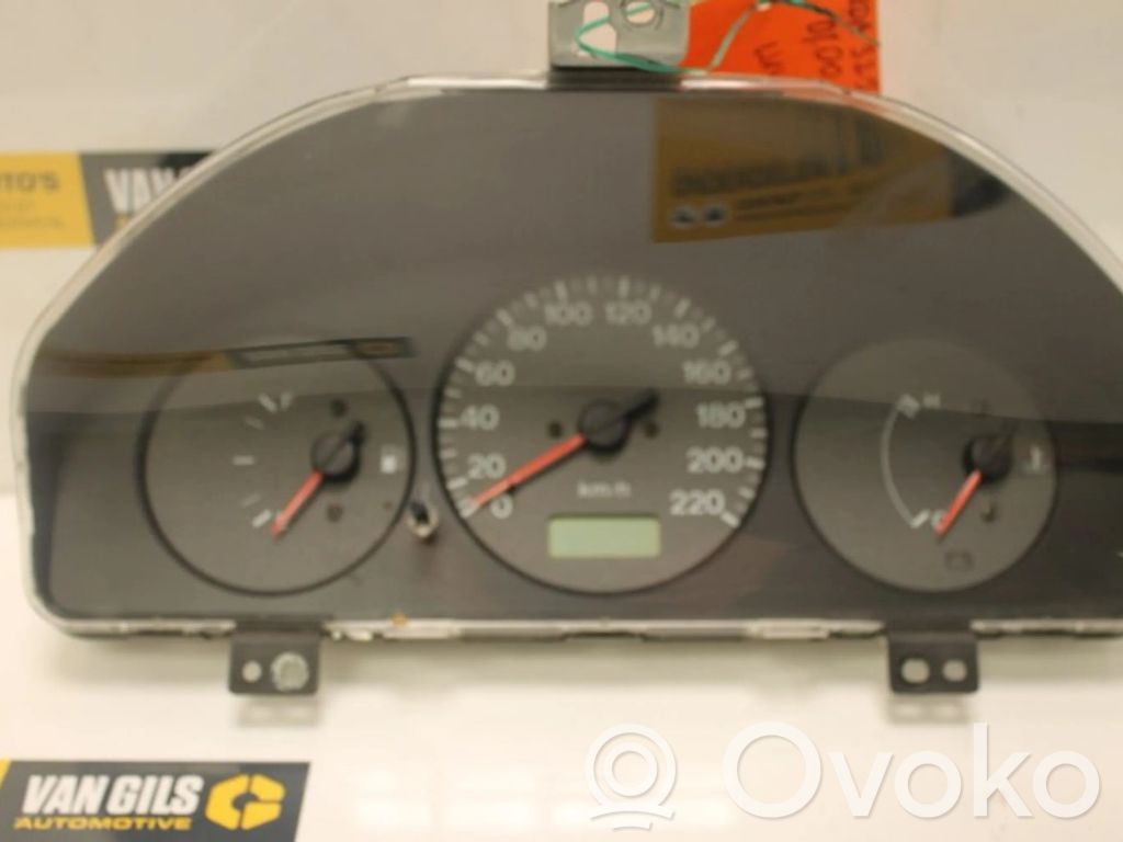Mazda 323 Speedometer (instrument cluster) 