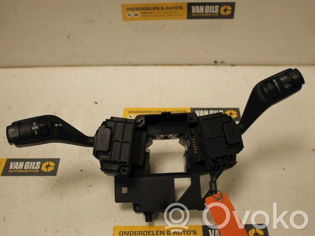 Ford Focus Butoane/comutatoare pe volan 