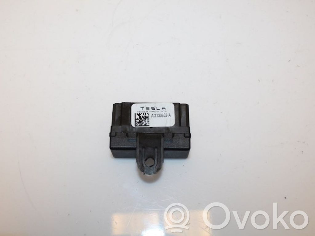 Tesla Model S Citu veidu vadības bloki / moduļi 