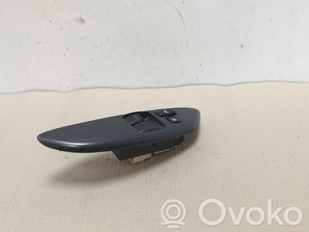 Toyota Yaris Przyciski szyb 
