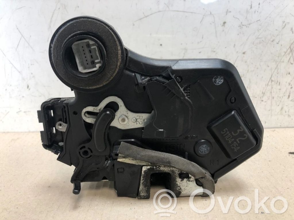 Línea de cable de puerta trasera   51104154,51104154