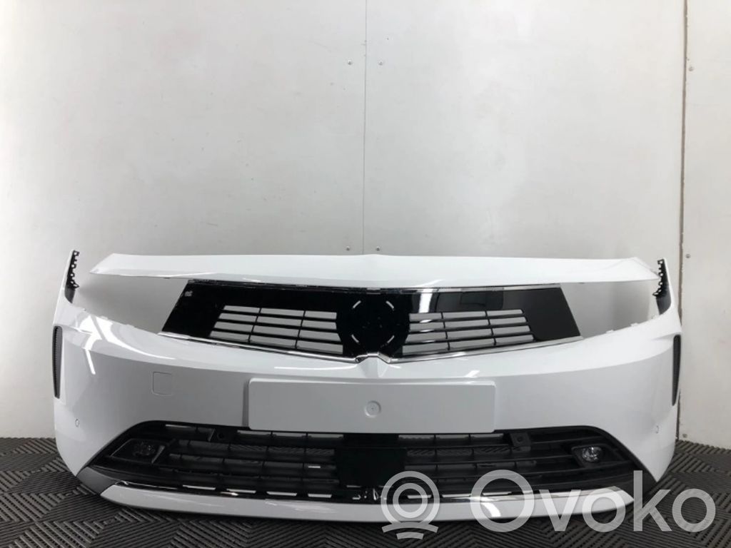 Opel Astra L Parachoques delantero 