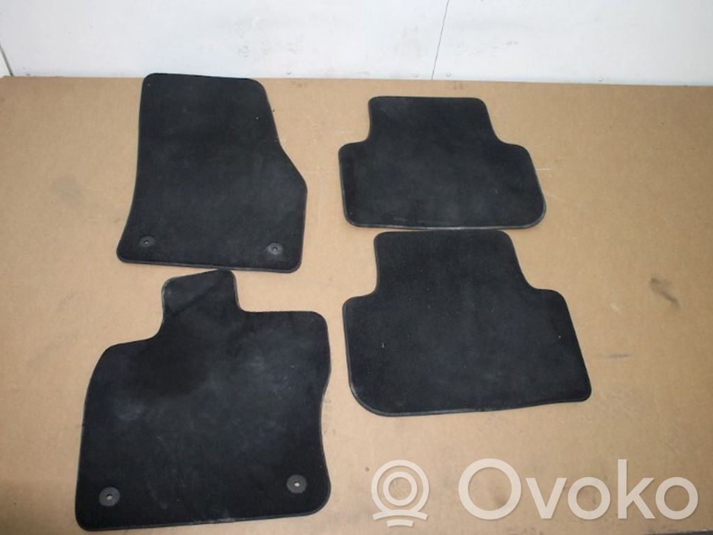 Volkswagen Golf Sportsvan Kit tapis de sol auto