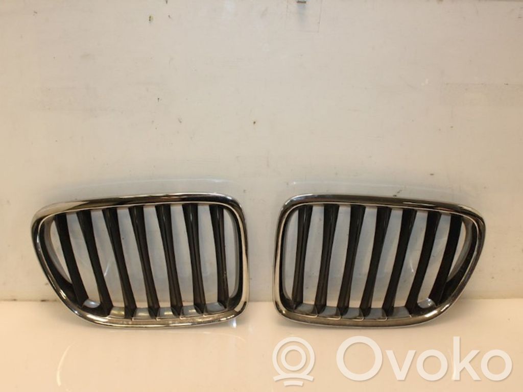 Kühlergrill   51112933306,51112993307,51112933306,51112993307