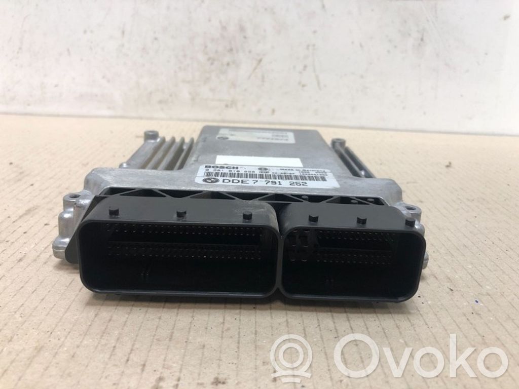 BMW 7 E65 E66 Variklio valdymo blokas 