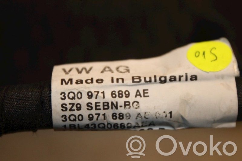 Muu moottoritilan osa   3Q0971689AE,3Q0971689AE