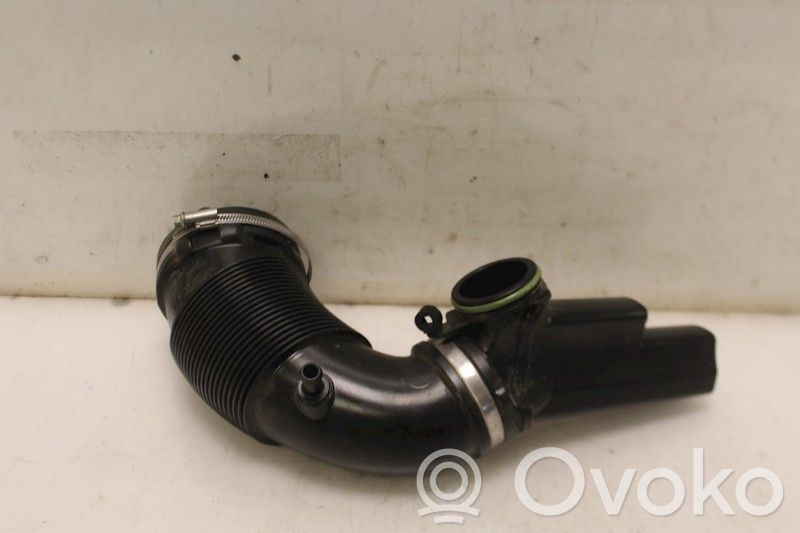 Muu moottoritilan osa   04E129829,04E129829