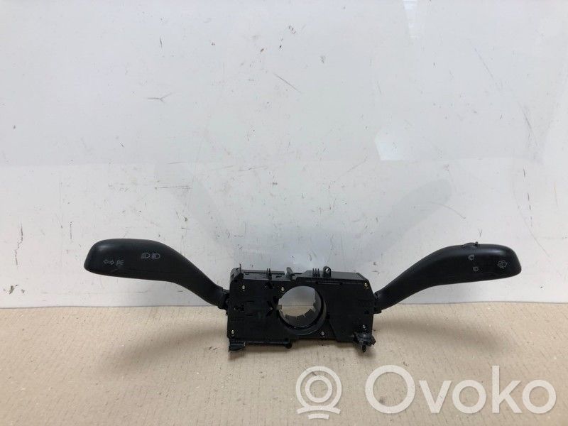 Volkswagen Polo Butoane/comutatoare pe volan 