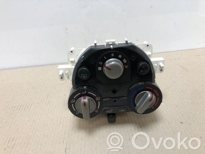 Nissan Note (E12) Ilmastoinnin ohjainlaite 