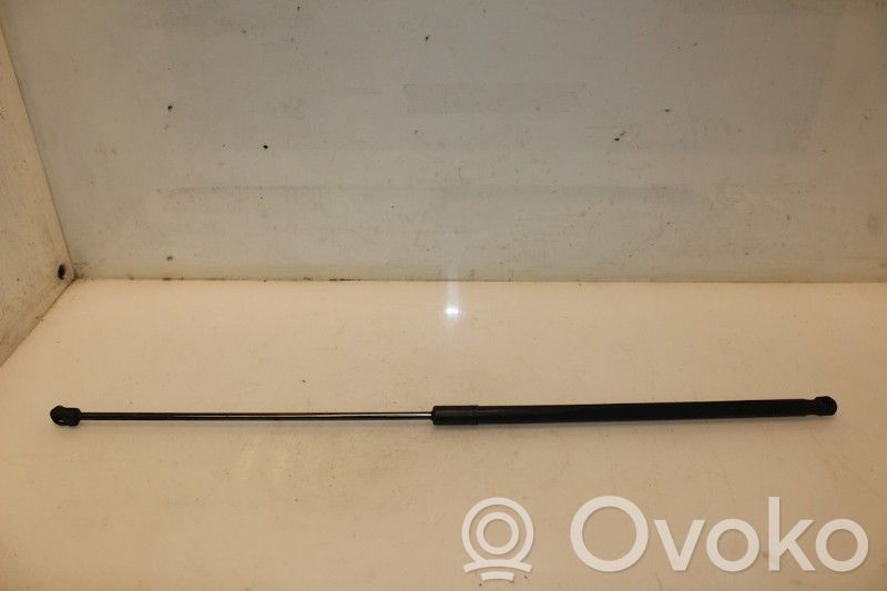 Volkswagen Golf VII Asta/punto di sollevamento del vano motore/cofano