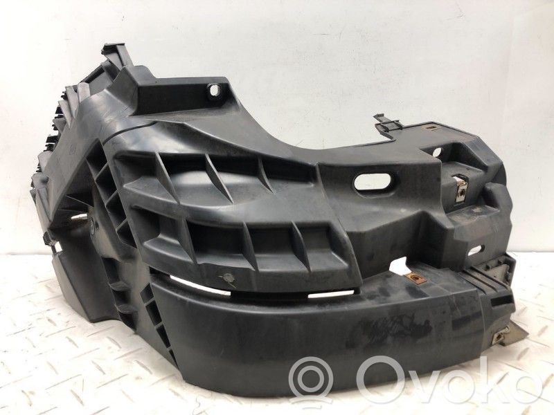 Opel Vivaro Takapuskurin kannake 