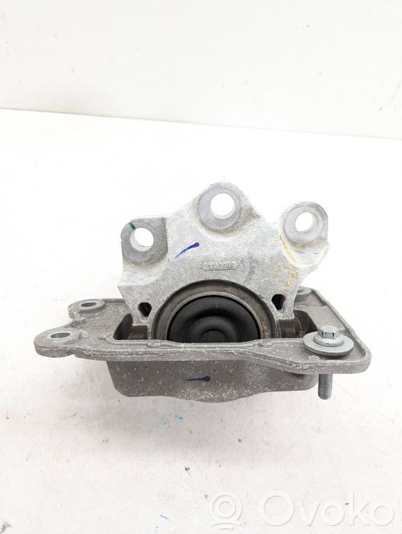 Volvo XC90 Engine mount bracket 