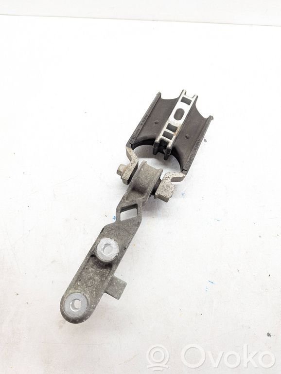 Volvo XC90 Engine mount bracket 