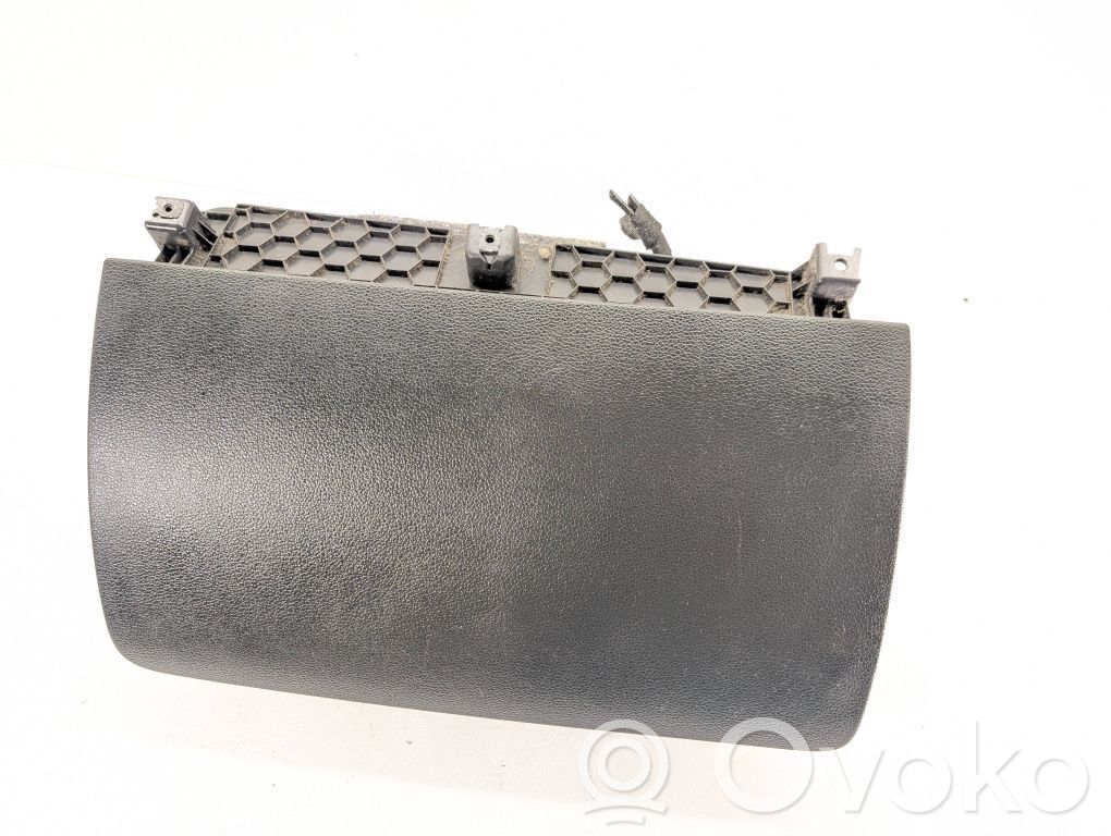 Audi Q7 4L Glove box 