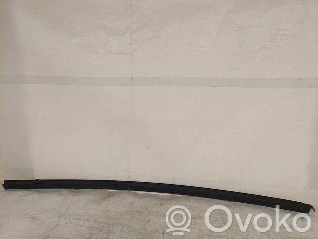 Iveco Daily 5th gen Front door windshield rail 