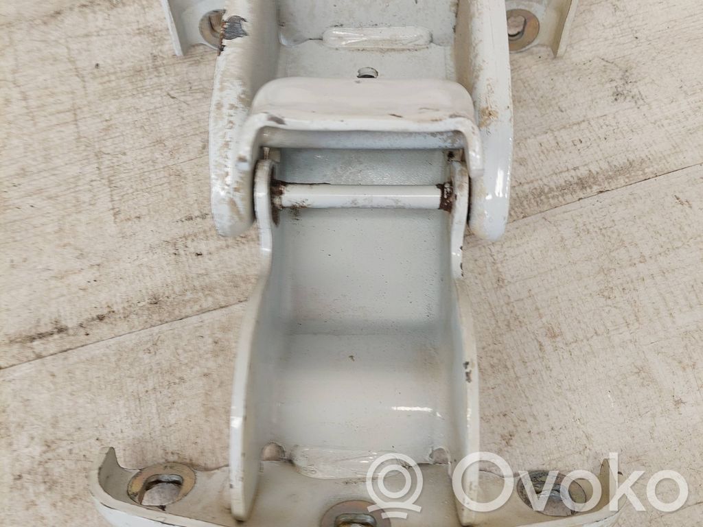 Opel Vivaro Loading door lower hinge 