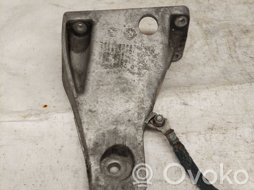 BMW 5 E60 E61 Engine mounting bracket 