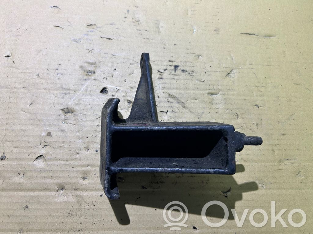 Engine mounting bracket   074115369