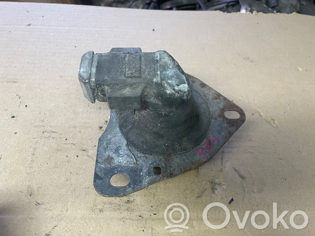 Renault Laguna I Engine mount vacuum valve 