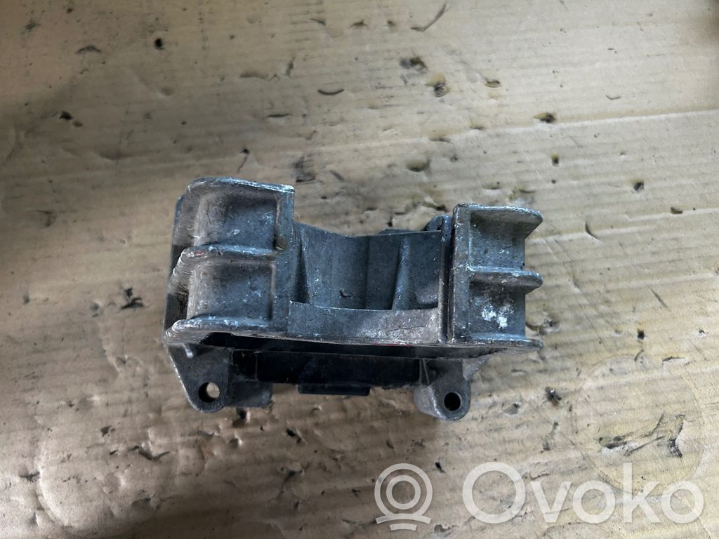 Opel Vectra B Engine mount bracket 