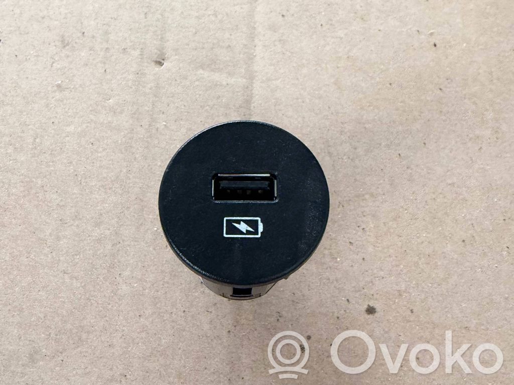Iveco Daily 6th gen Enchufe conector USB 