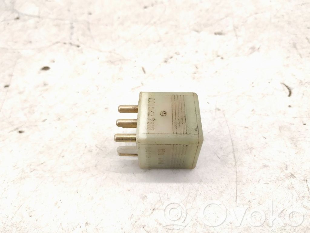 Mercedes-Benz E W124 Cruise control relay 