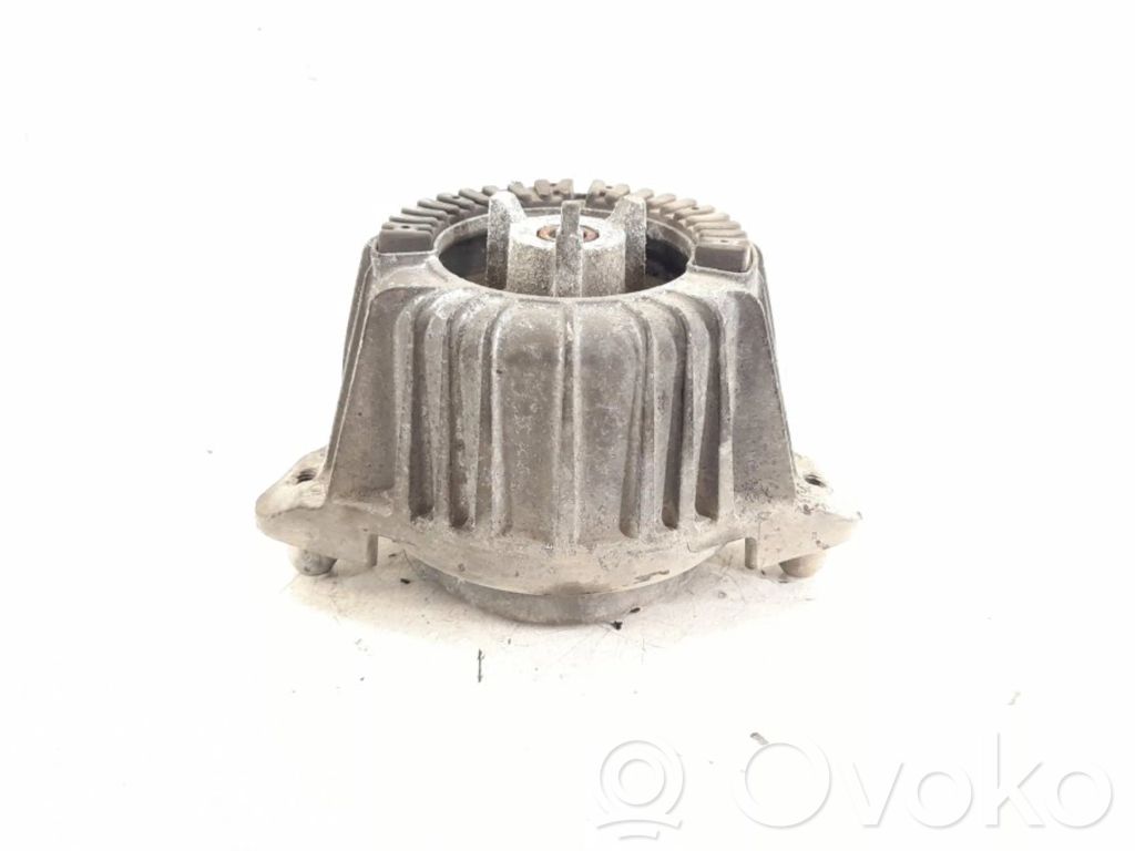 Mercedes-Benz C W204 Engine mount bracket 