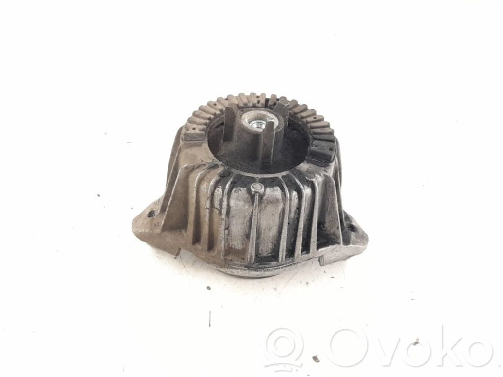 Mercedes-Benz C W204 Engine mount bracket 