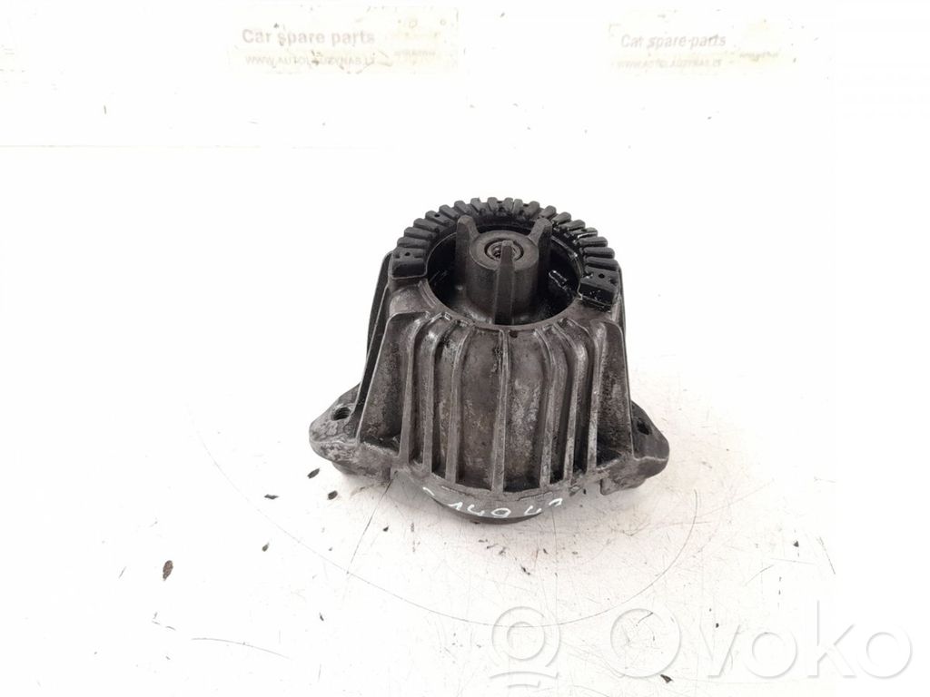 Mercedes-Benz C W204 Engine mount bracket 
