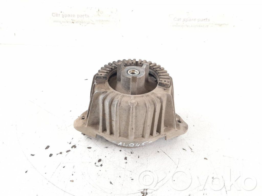 Mercedes-Benz E W212 Engine mount bracket 