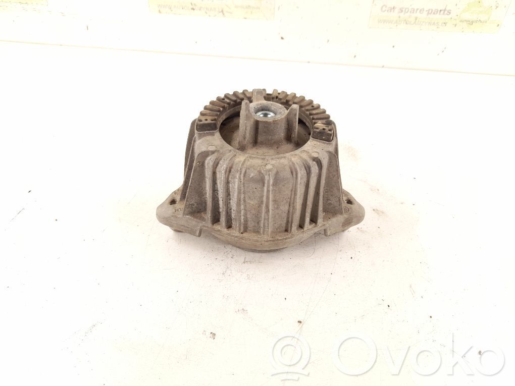 Mercedes-Benz E W212 Engine mount bracket 