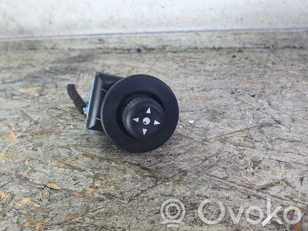 Wing mirror switch   185526
