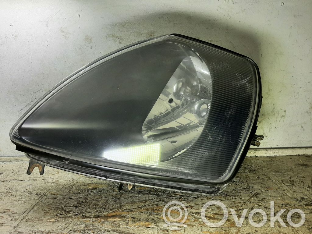 Phare frontale   R7458,R7458