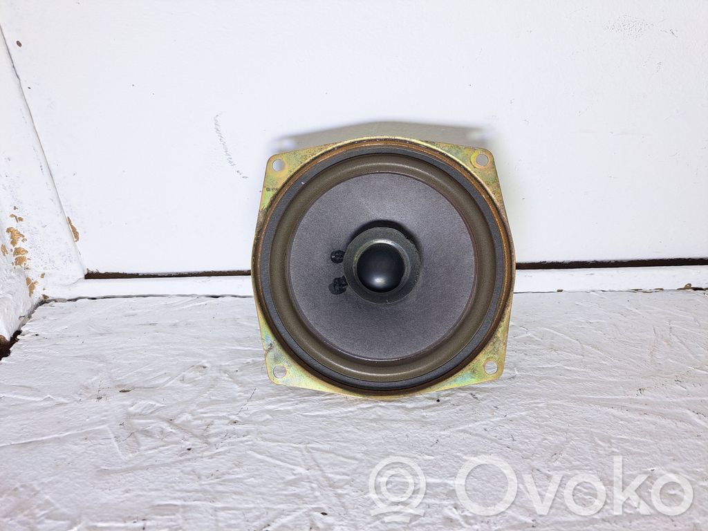 BMW 3 E30 Etuoven kaiutin 