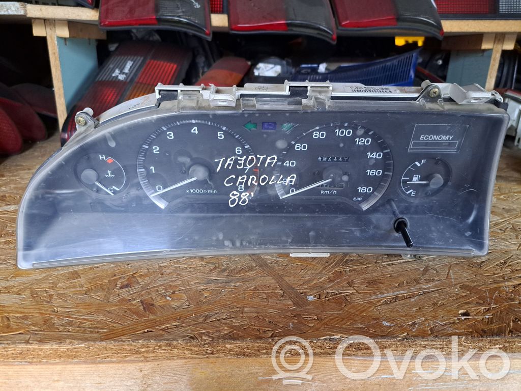 Toyota Corolla E90 Speedometer (instrument cluster) 