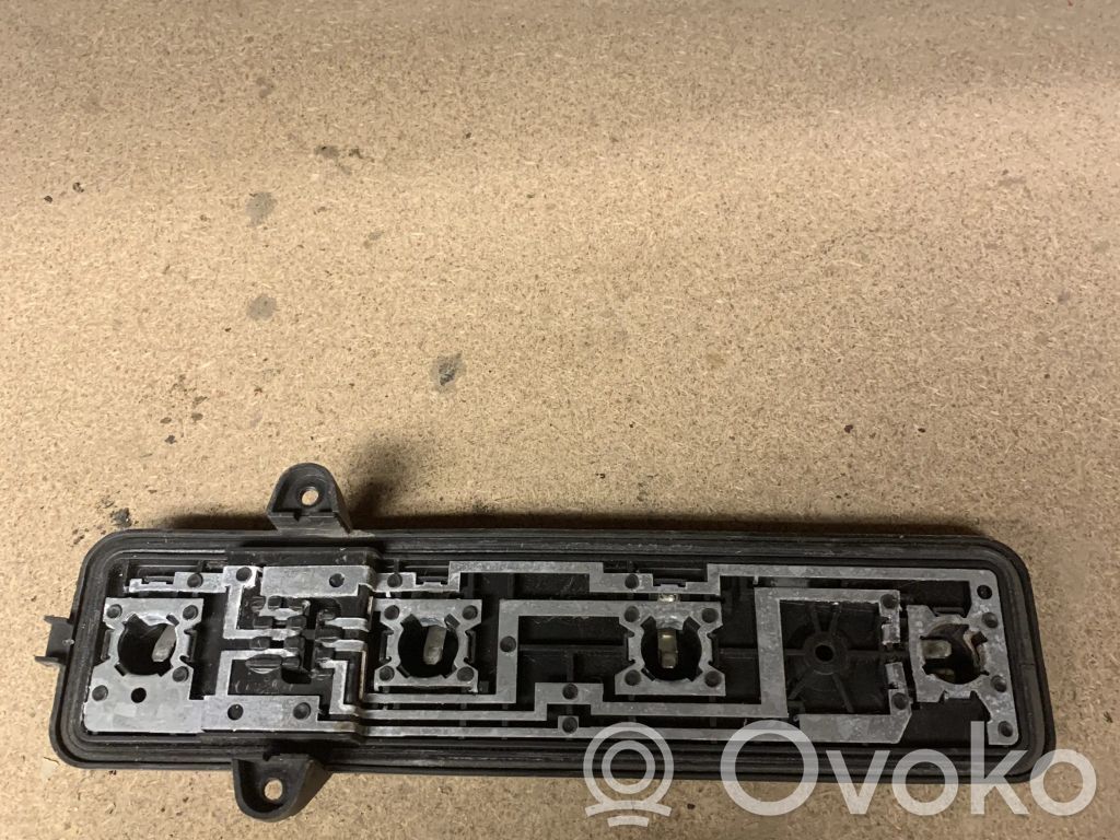 Chrysler Voyager Takavalon polttimon suojan pidike 