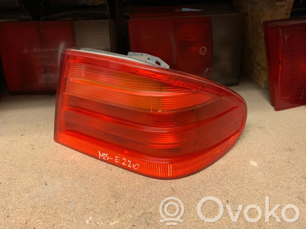 Mercedes-Benz E W210 Lampă spate în caroserie 