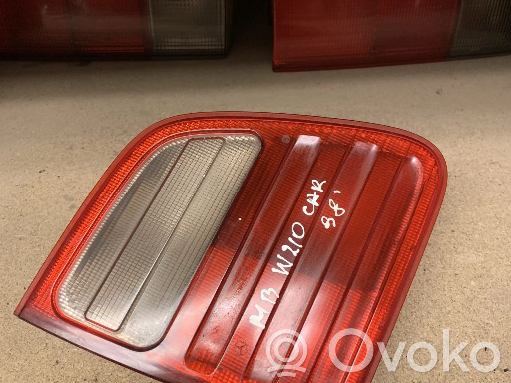 Mercedes-Benz E W210 Lampy tylnej klapy bagażnika 