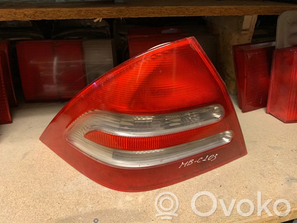 Mercedes-Benz C W203 Lampă spate în caroserie 