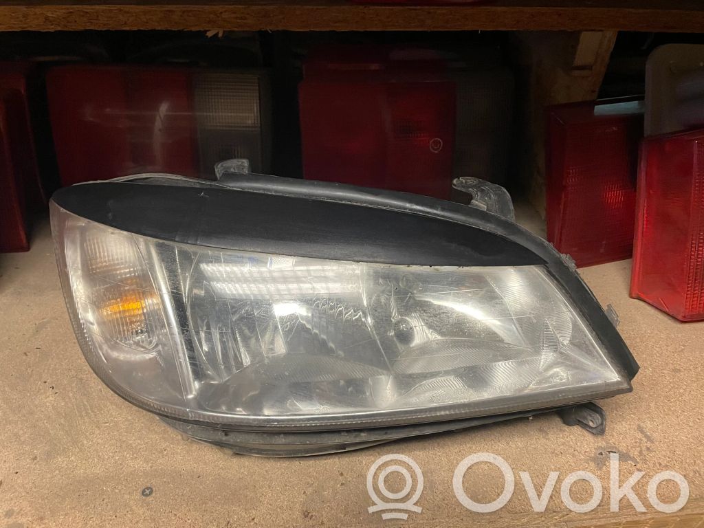 Opel Zafira A Lampa przednia 
