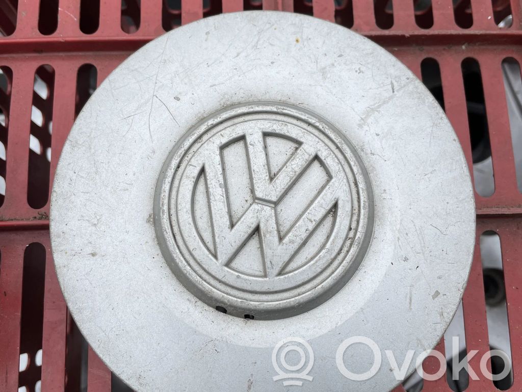 Volkswagen Golf III Alkuperäinen pölykapseli 