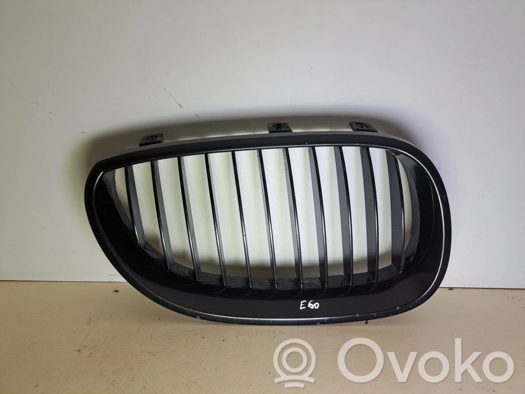 BMW 5 E60 E61 Augšējais režģis 